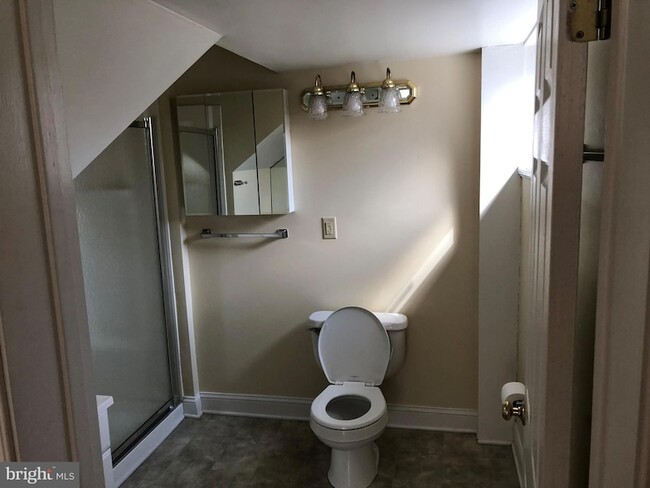 Building Photo - 104 S Loudoun St