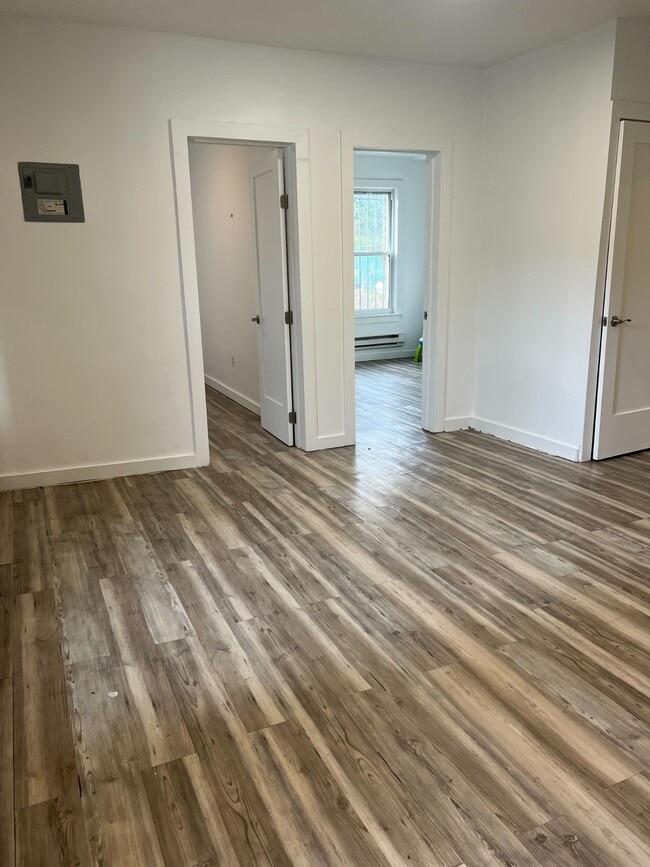 Building Photo - 20 Porach St