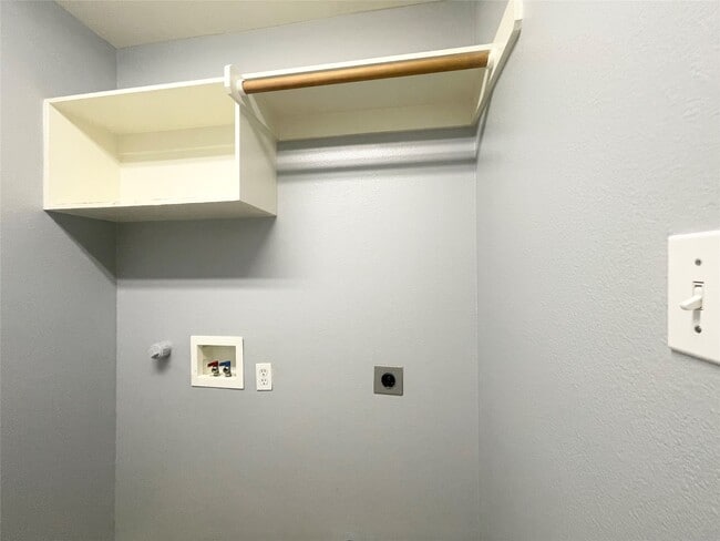 Building Photo - 16854 Carrollton Creek Ln