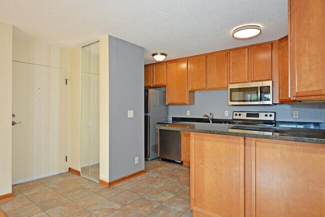 Building Photo - Charming 2-Bedroom Condo Available in Minn...