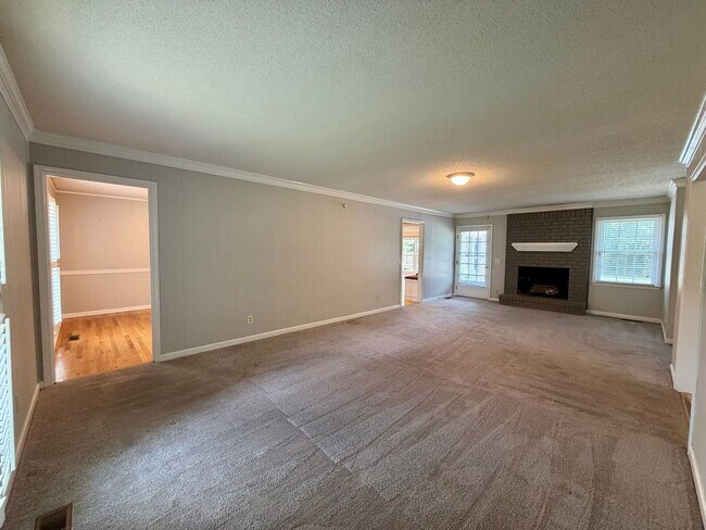 Building Photo - 2303 Gingko Dr