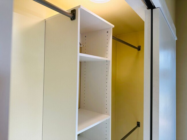 Building Photo - 605 Alderson Ave