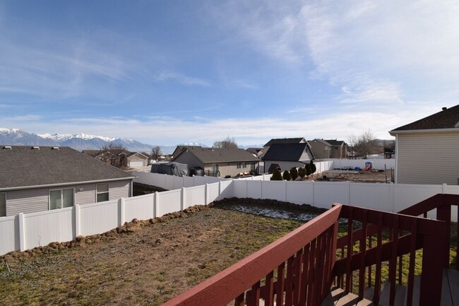 Building Photo - Charming Lakeview 3 Bed Home Near Schools & Churches!!