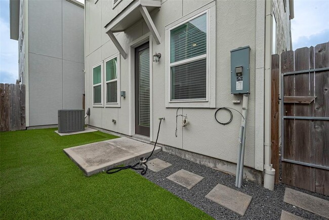 Building Photo - 3115 Planters Peak Dr