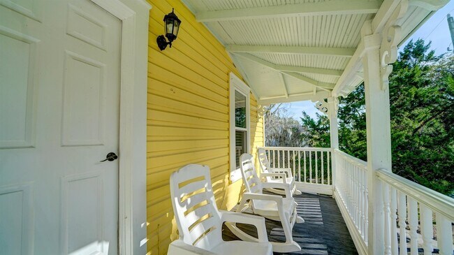 Building Photo - 14 Sanchez Ave