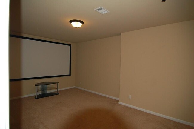 Building Photo - 2145 Manor View