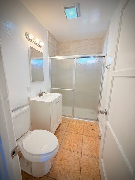 Building Photo - 663 Cadman St