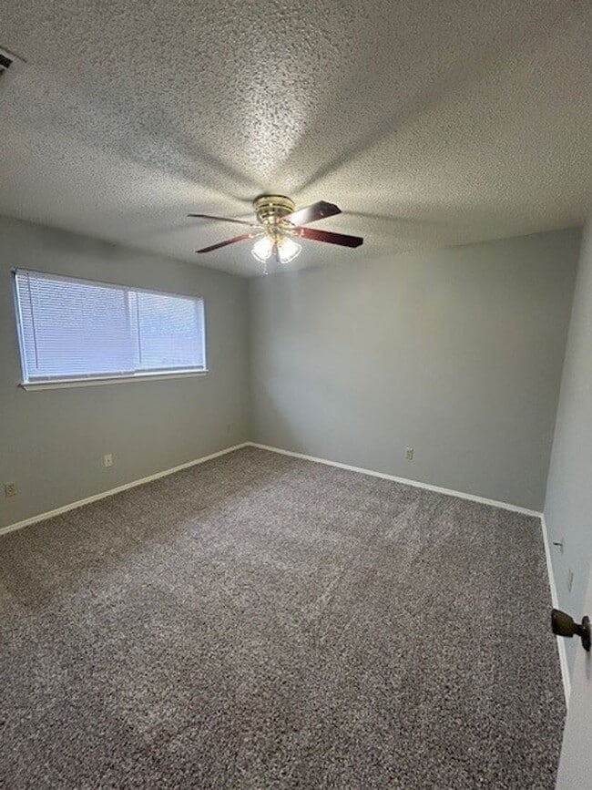 Building Photo - 346-348 Mill Creek Rd