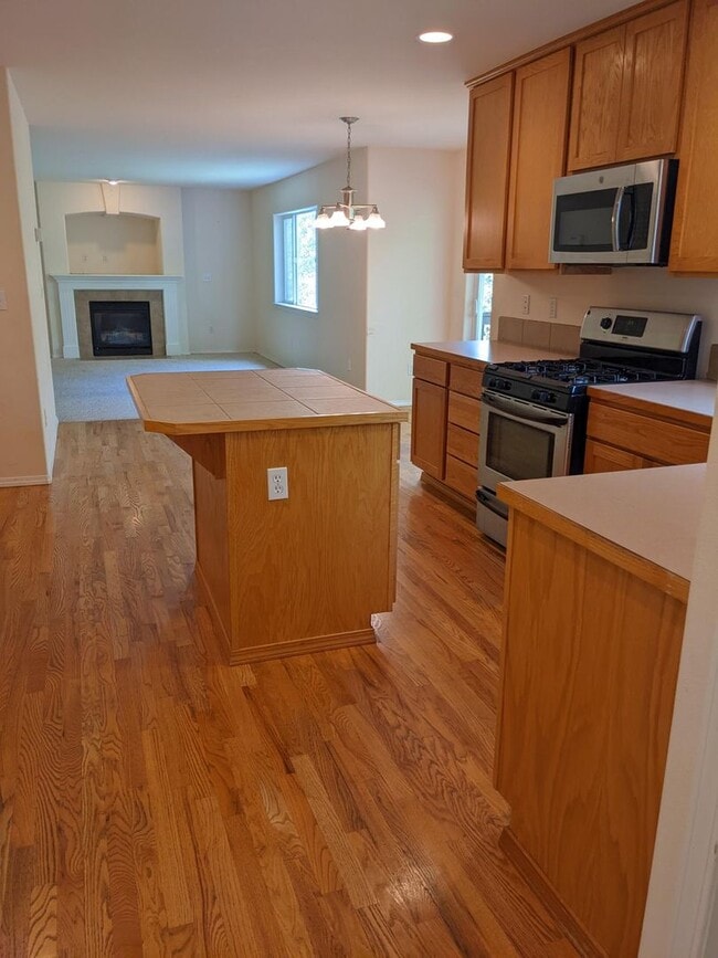 Building Photo - Woodinville Duvall Road. 4 bed. +den. 2.5 ...