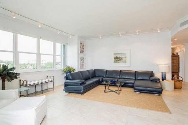 Building Photo - 2860 S Ocean Blvd