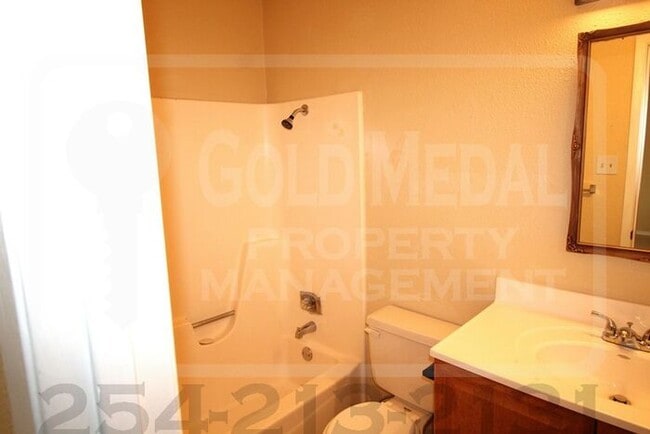 Building Photo - 2002 Sherman Dr