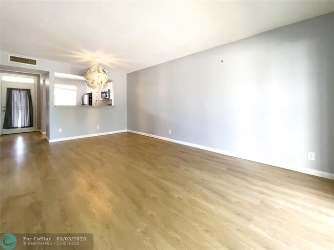 Building Photo - 2801 NW 47th Terrace