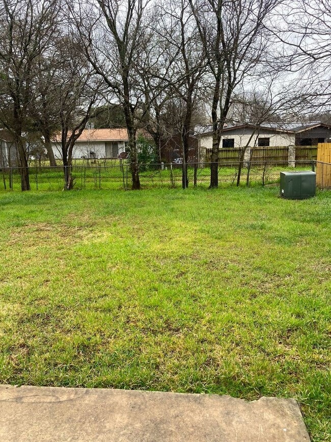 Building Photo - ZERO APPLICATION FEE. NOW ACCEPTING SECTION 8 APPLICATIONS