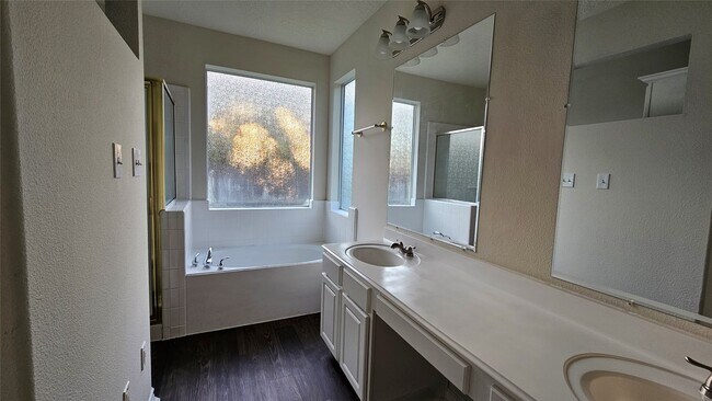 Building Photo - 2202 Cherry Hill Ct