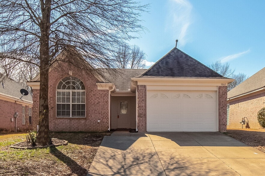Primary Photo - 9807 Pigeon Roost Park Cir