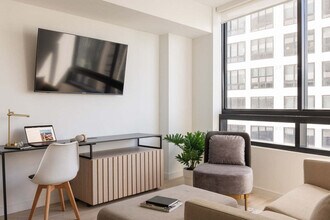 Building Photo - 225 N Miami Ave