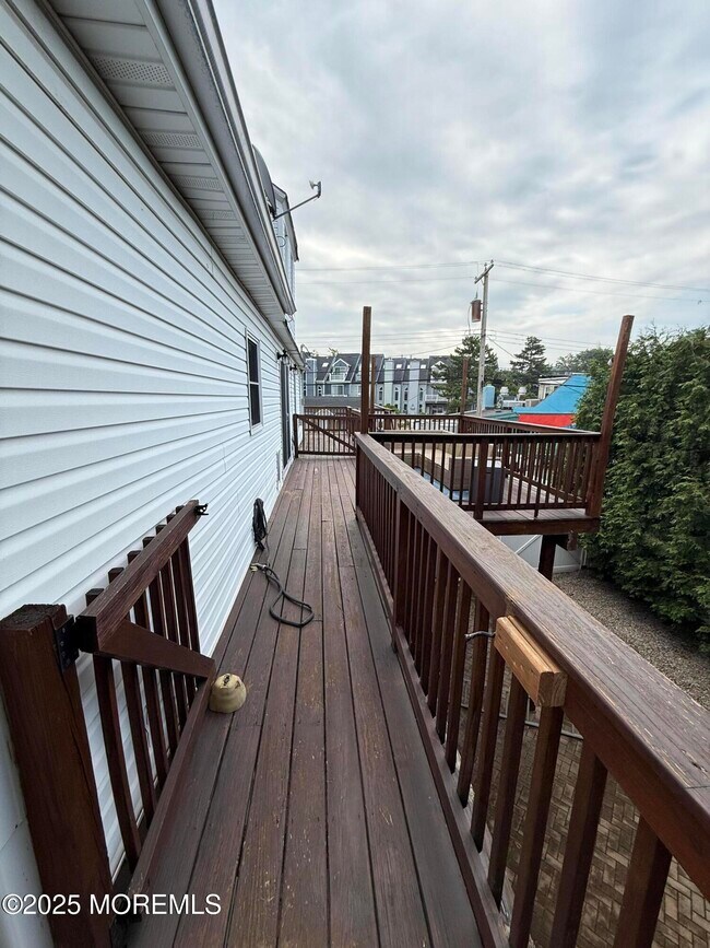 Building Photo - 66 Sea Drift Ave