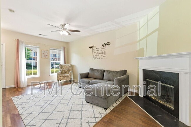 Building Photo - 1528 Cove Creek Cir