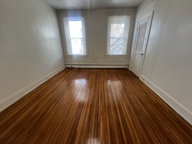 Building Photo - 725 Quebec Pl NW
