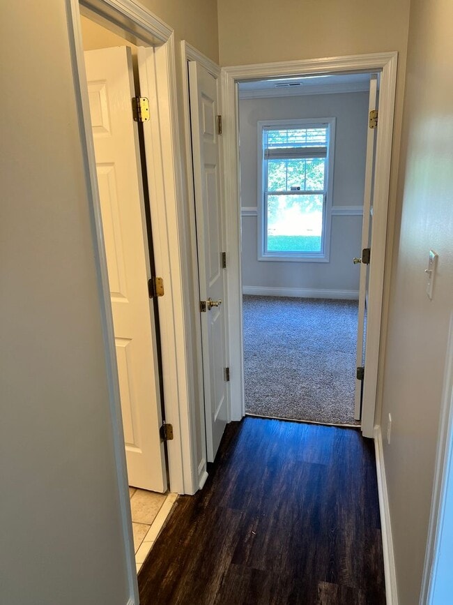 Building Photo - Beautiful 4br, 2.5 bath home in the Jack B...