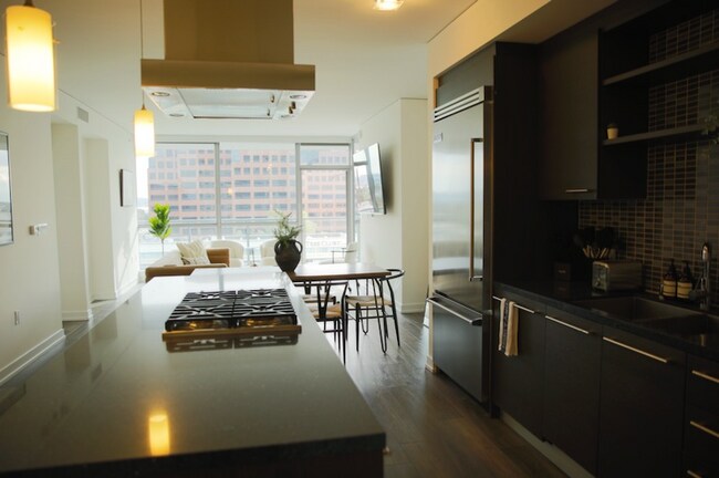 Building Photo - 15 MacArthur Pl