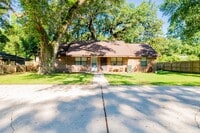 Building Photo - 2 Bedroom Duplex Unit on a Quiet Street off Nine Mile Rd