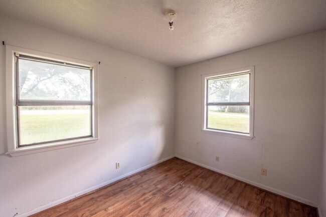 Building Photo - 1801 Cheryl Dr