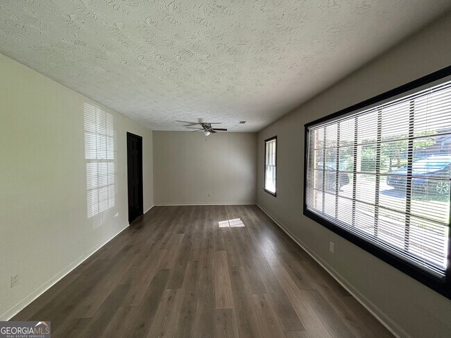 Building Photo - 33 Lynhaven Dr