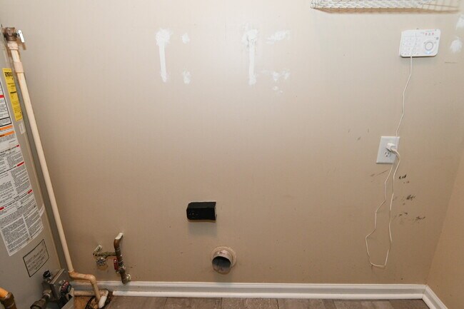 Building Photo - Spacious 4-Bedroom Haven with 2.5 Baths and Nearly 3,000 Sq Ft of Comfort in Indianapolis!