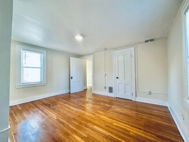 Building Photo - 179 Bradley St