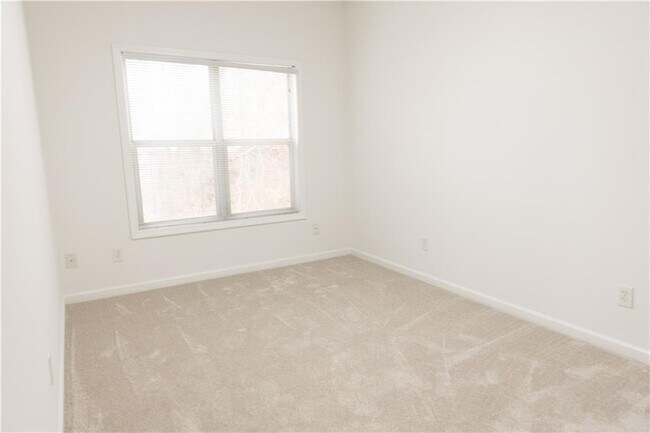 Building Photo - 90 Grove Park Ln