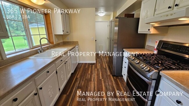 Building Photo - 365 W Pioneer Pkwy