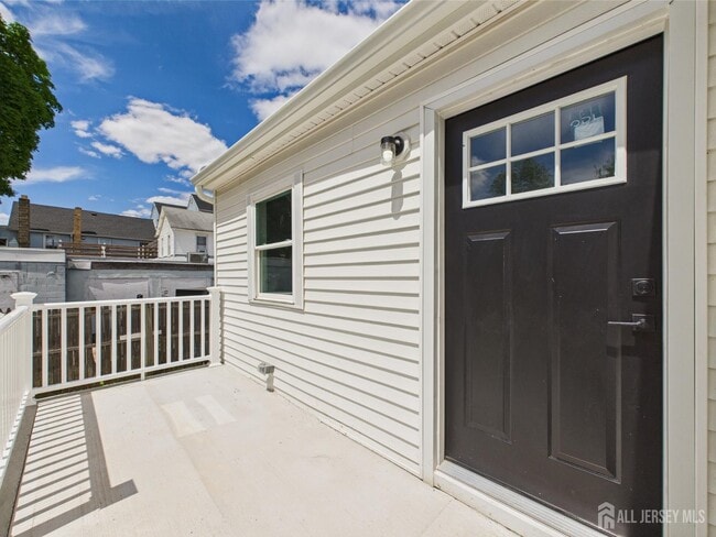 Building Photo - 10 W Railroad Ave