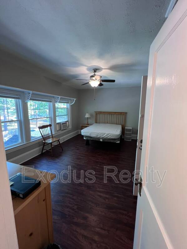 Building Photo - 115 Hillcrest Dr