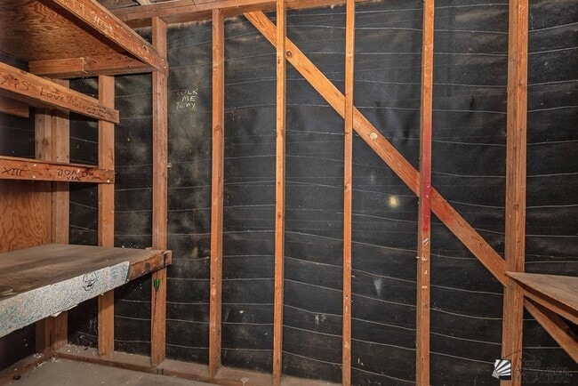 Building Photo - 1902 W 18th St