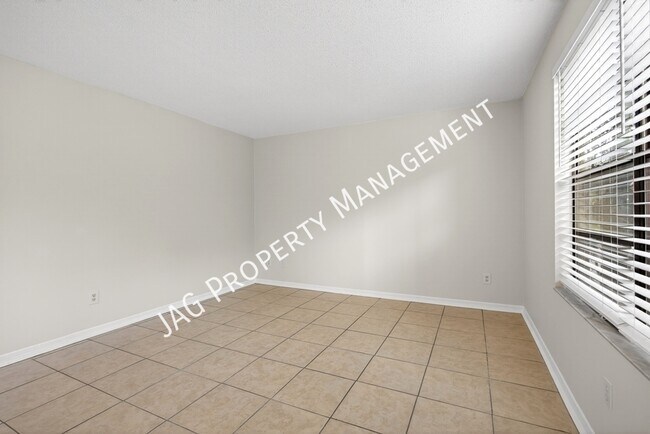 Building Photo - 482 Bentwood Ln