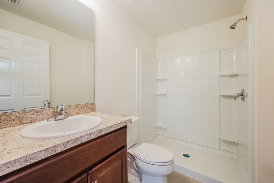 Building Photo - 548 Woodview Dr