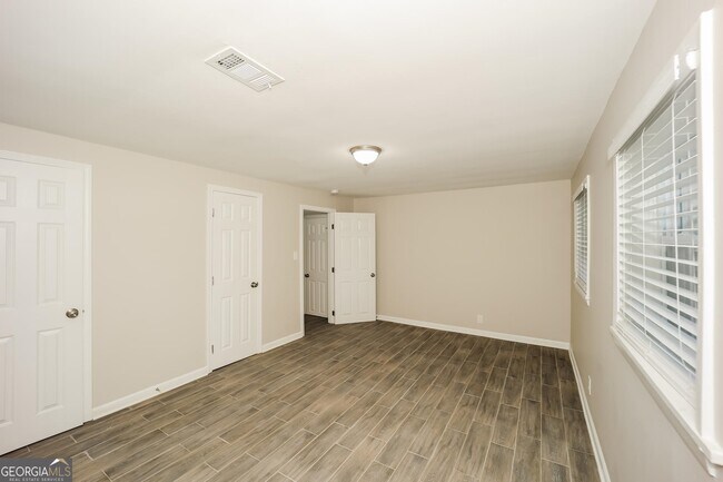 Building Photo - 5285 Chantilly Terrace