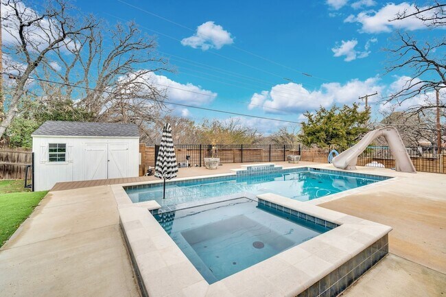 Building Photo - 3301 Yellowstone Dr