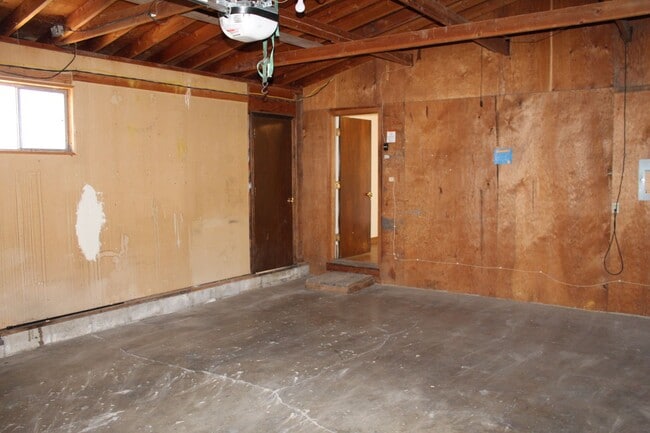 Building Photo - 6520 Climax Ave