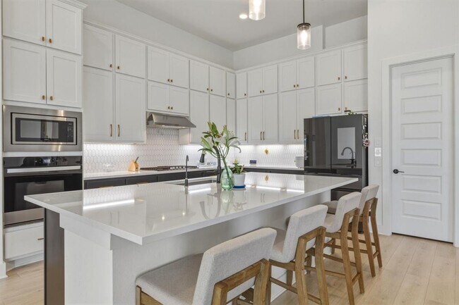 Building Photo - 2941 Delaware St