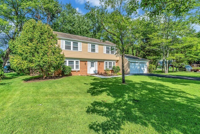 Primary Photo - Fantastic 4 Bed 2.5 Bath Colonial Home Sou...