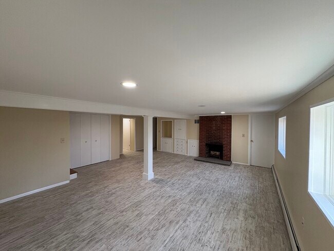 Building Photo - 150 W Wrentham Rd