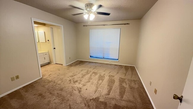 Building Photo - 7205 Waldon Dr