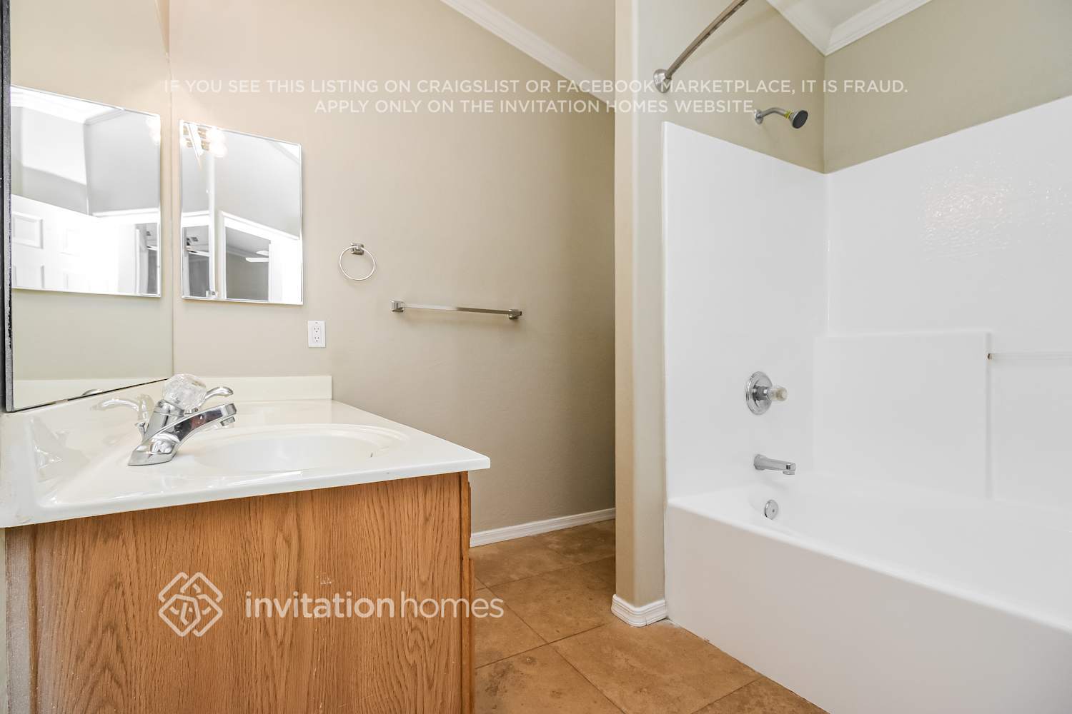 Building Photo - 3719 E Inverness Ave