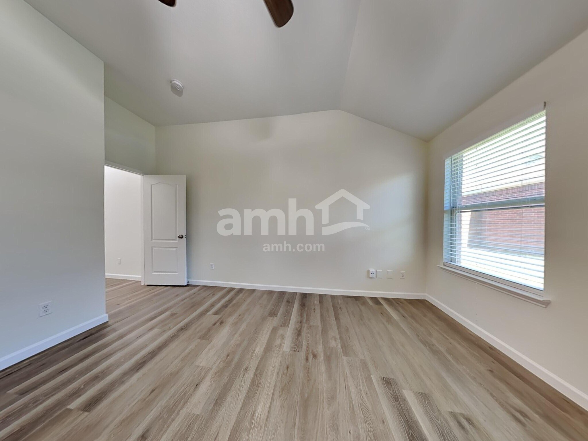 Building Photo - 347 Tioga Dr