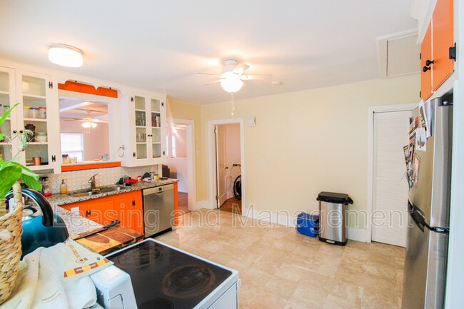 Building Photo - 1709 Mulmar St