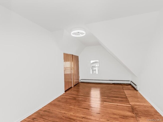 Building Photo - 552 N Broadway