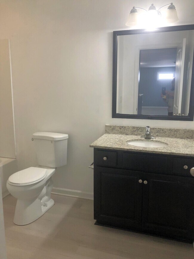 Building Photo - 502 Geranium St