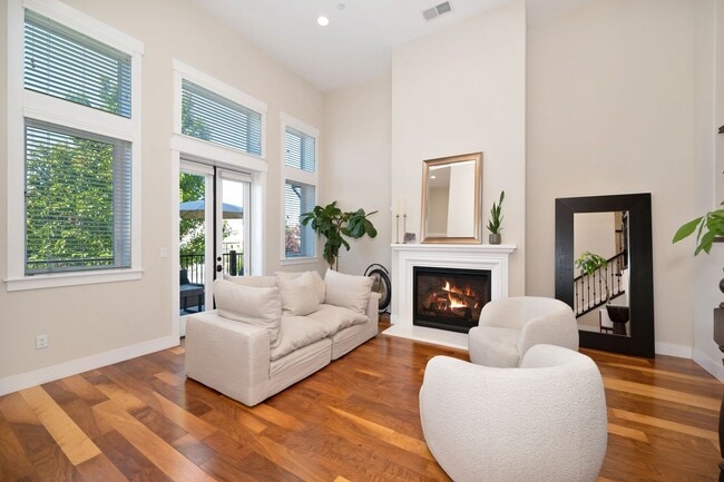 Building Photo - 3 bedroom | 2.5 bathroom | Crocker Village Brownstone